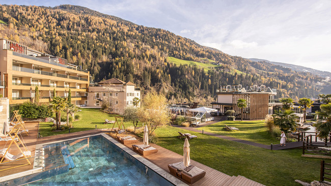 Ihr luxuriöses Hotel mit Pool in Südtirol Ihr luxuriöses Hotel mit Pool in Südtirol