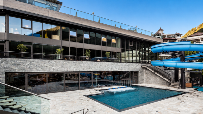 Ihr luxuriöses Hotel mit Pool in Südtirol Ihr luxuriöses Hotel mit Pool in Südtirol