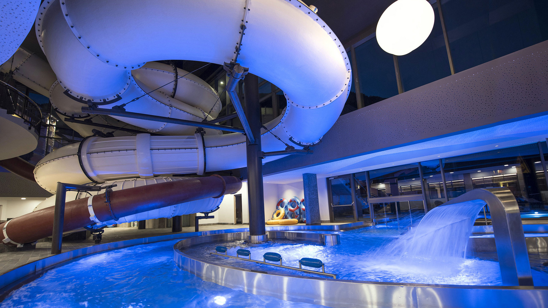 Willkommen im Familienhotel in Südtirol mit Wasserrutsche! Willkommen im Familienhotel in Südtirol mit Wasserrutsche!